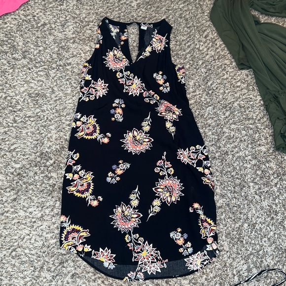 Old Navy Dresses & Skirts - Floral sleeveless dress